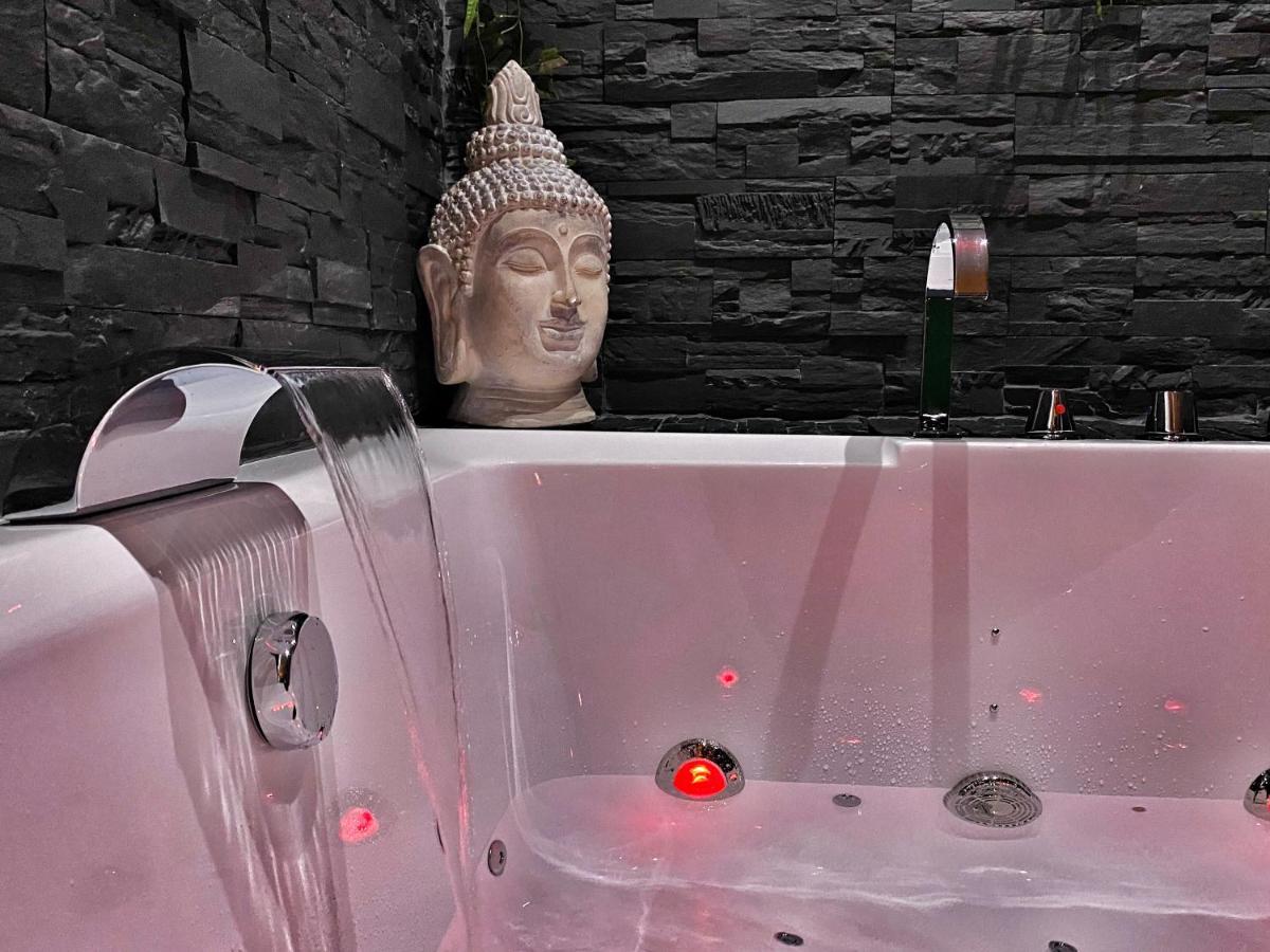 Suite Jacuzzi Privatif Plage Des Catalans Marsiglia Esterno foto