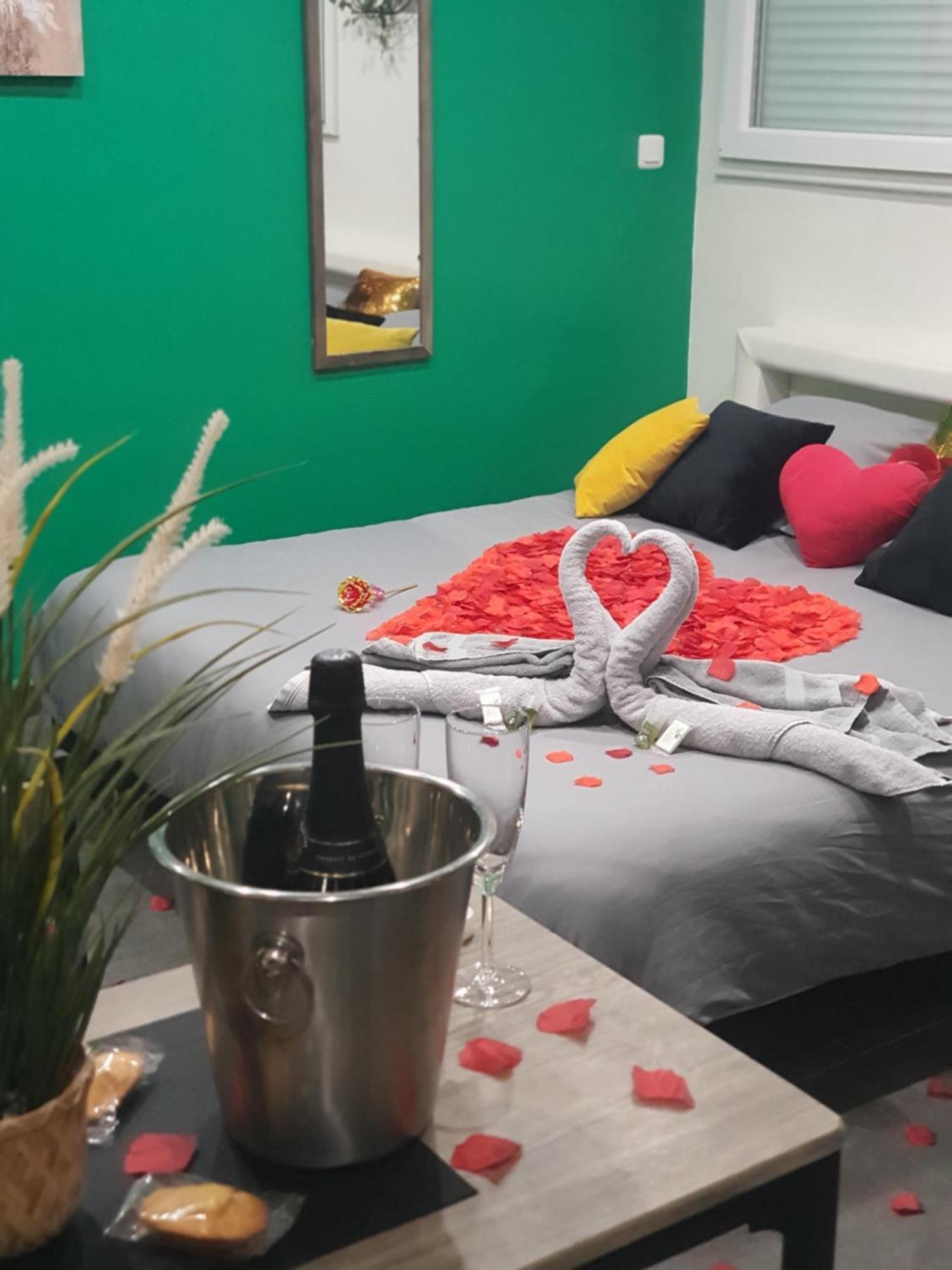 Suite Jacuzzi Privatif Plage Des Catalans Marsiglia Esterno foto
